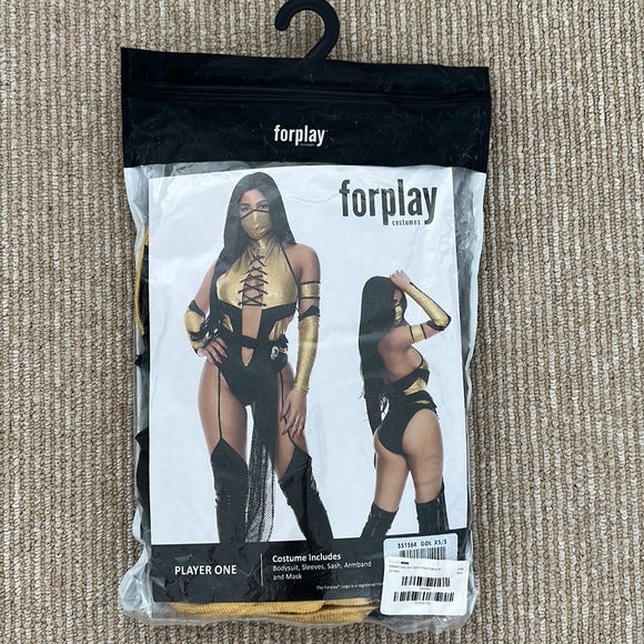 WINNER Player One Video Game Fighter Costume - Picture 4 of 4